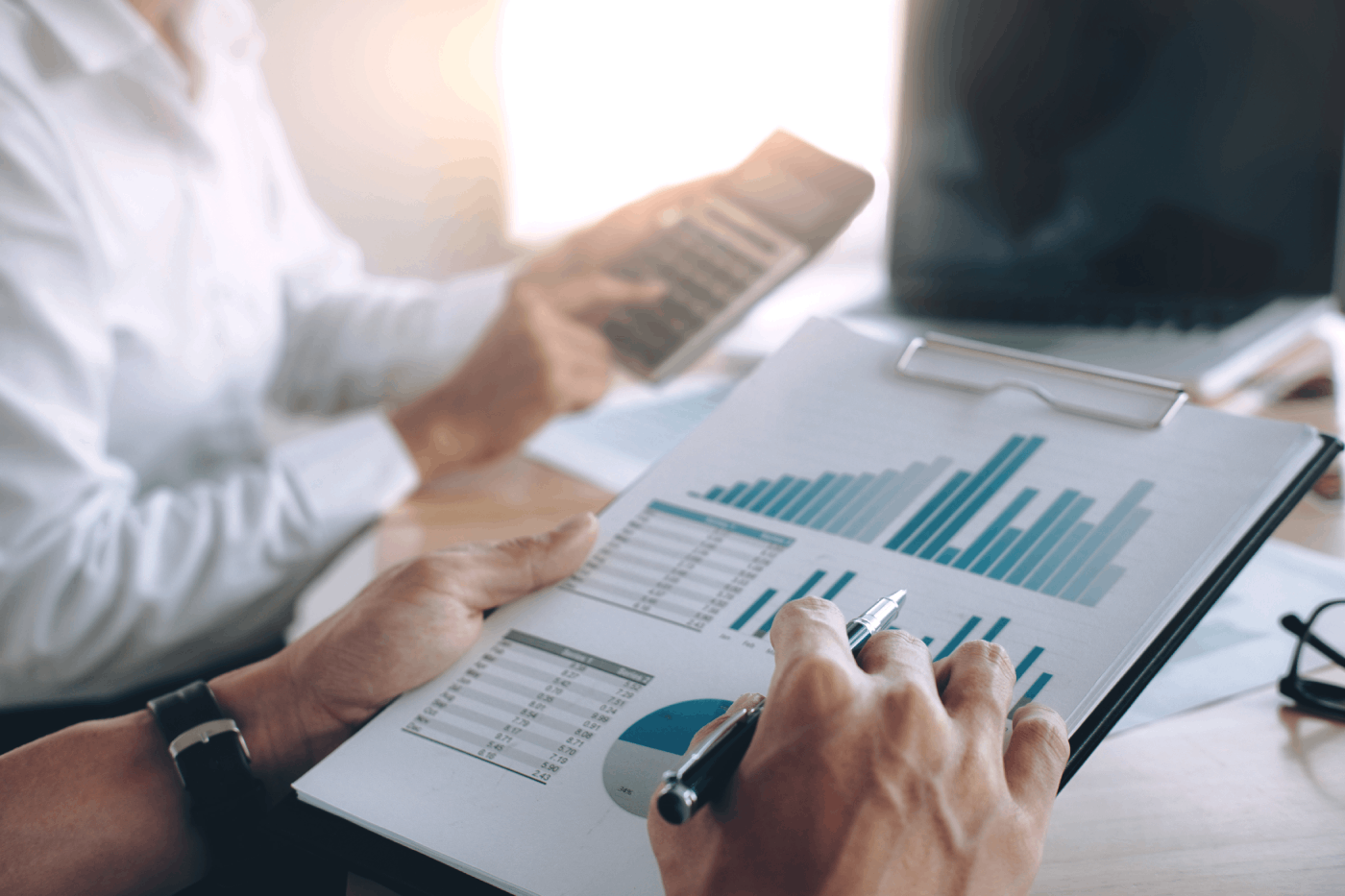 How to Conduct a B2B Competitive Analysis